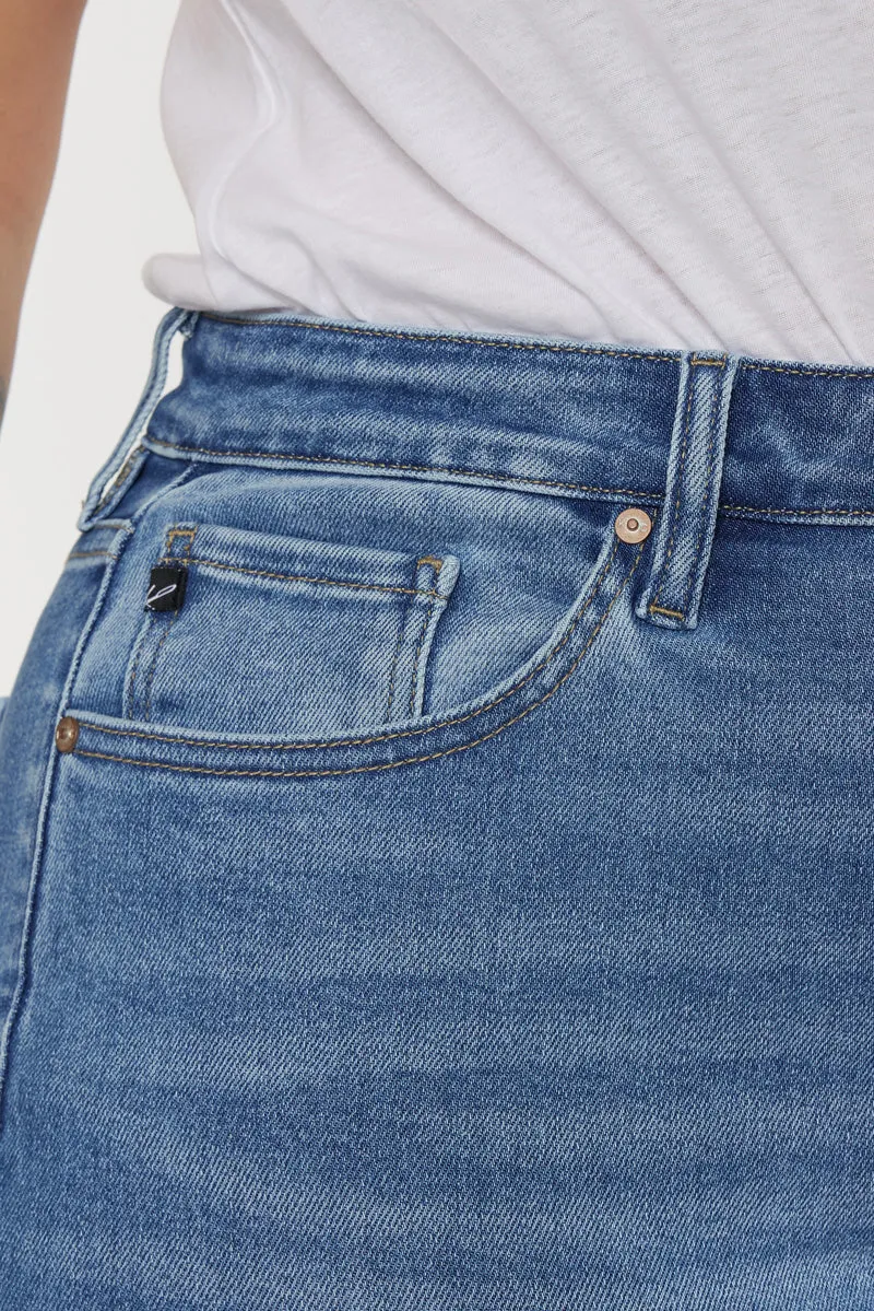 Alannah High Rise Slim Straight Leg Jeans (Plus Size)