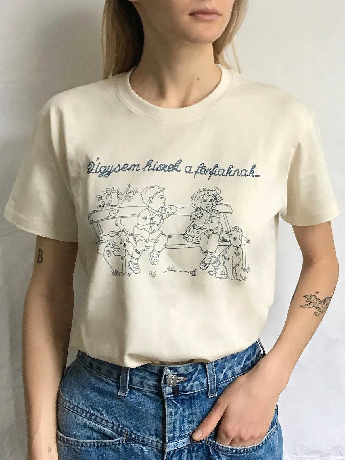 STORY tee - neutral / blue